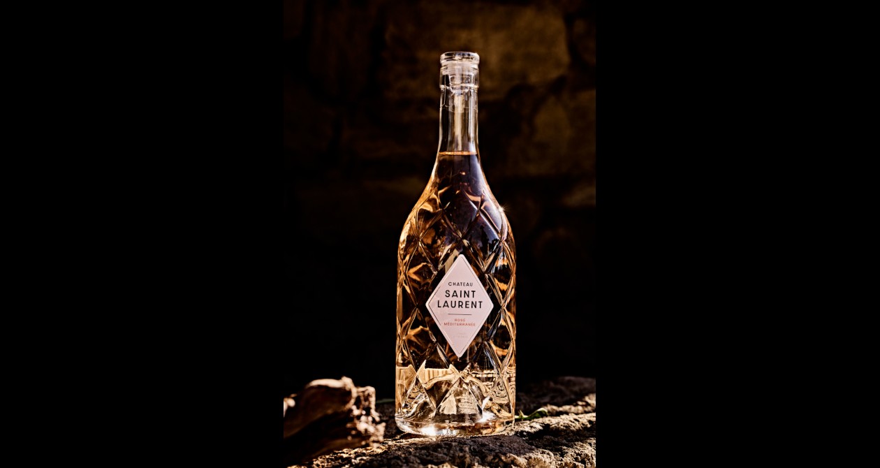 La « bouteille aux mille éclats » pour le nouveau rosé du Château de Saint-Laurent, propriété de Tony Parker et Saïd El Yousfi