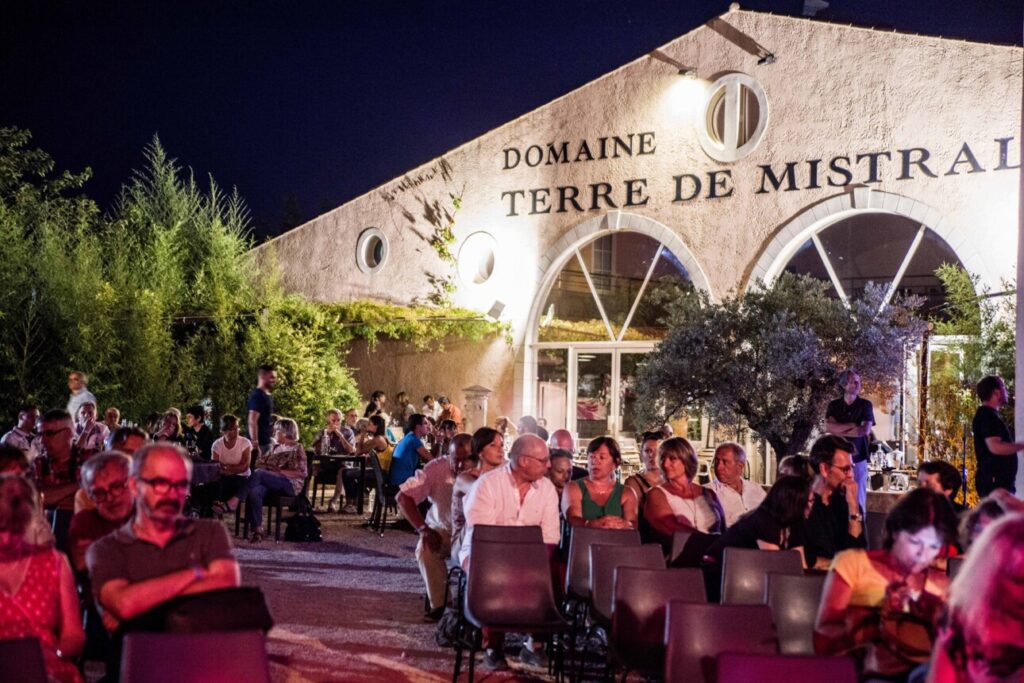 Domaine Terre de Mistral  sur la terrasse 