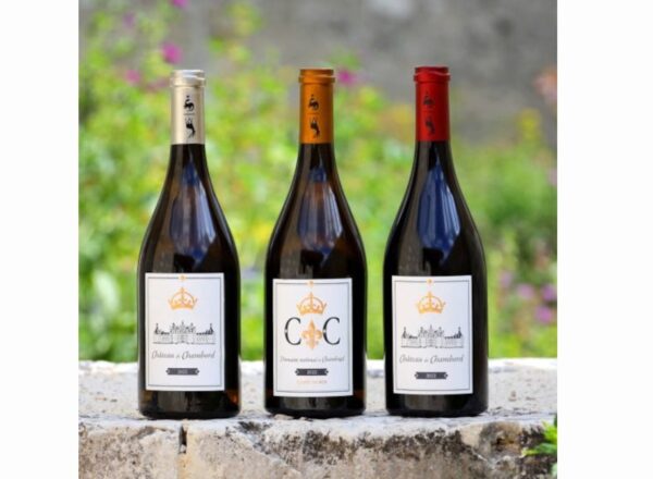 Trois bouteilles de vins du château de Chambord 2022