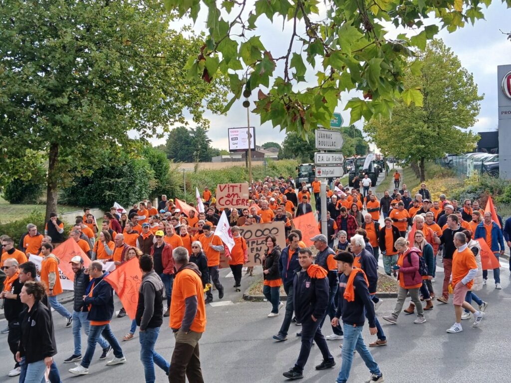 Cortège d'une manifestation à Cognac