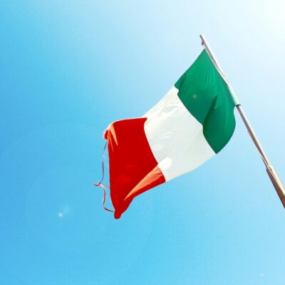 Drapeau de l'Italie flottant