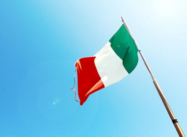 Drapeau de l'Italie flottant