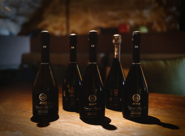 Bouteilles de champagne Frèrejean Frères de la cuvée des Hussards avec les millésimes 2005, 2007 et 2008