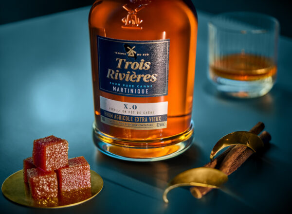 Bouteille de rhum XO de la distillerie Trois Rivières