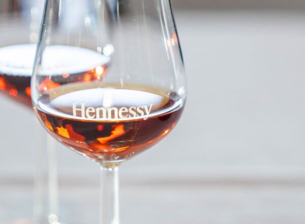 Environ 500 à 600 salariés de la maison de cognac Hennessy, filiale de LVMH, ont fait grève mardi