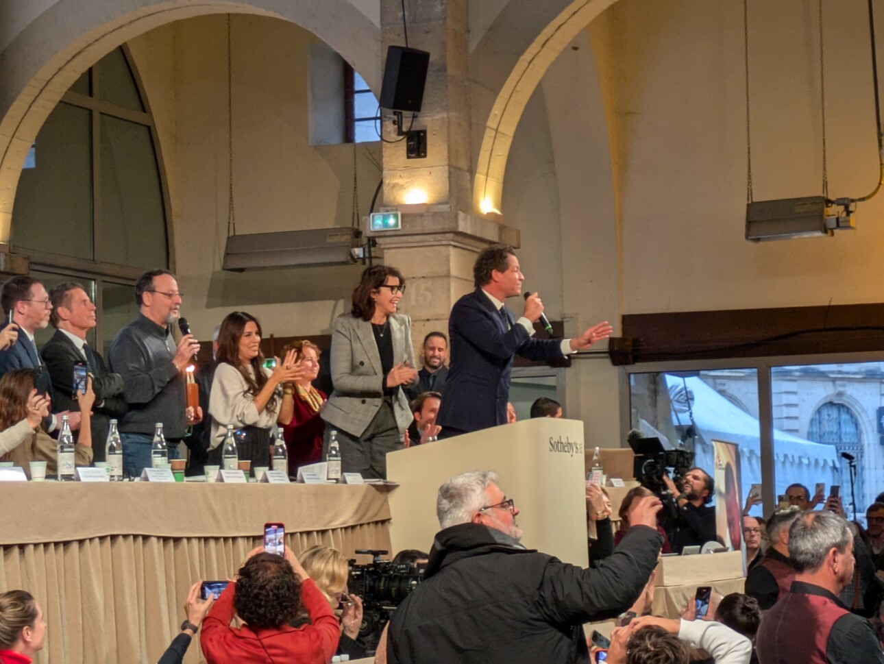 Dominic West, Eva Longoria, Zabou Breitman, et Jean Reno animent la vente aux enchères des Hospices de Beaune et notamment la pièce de charité