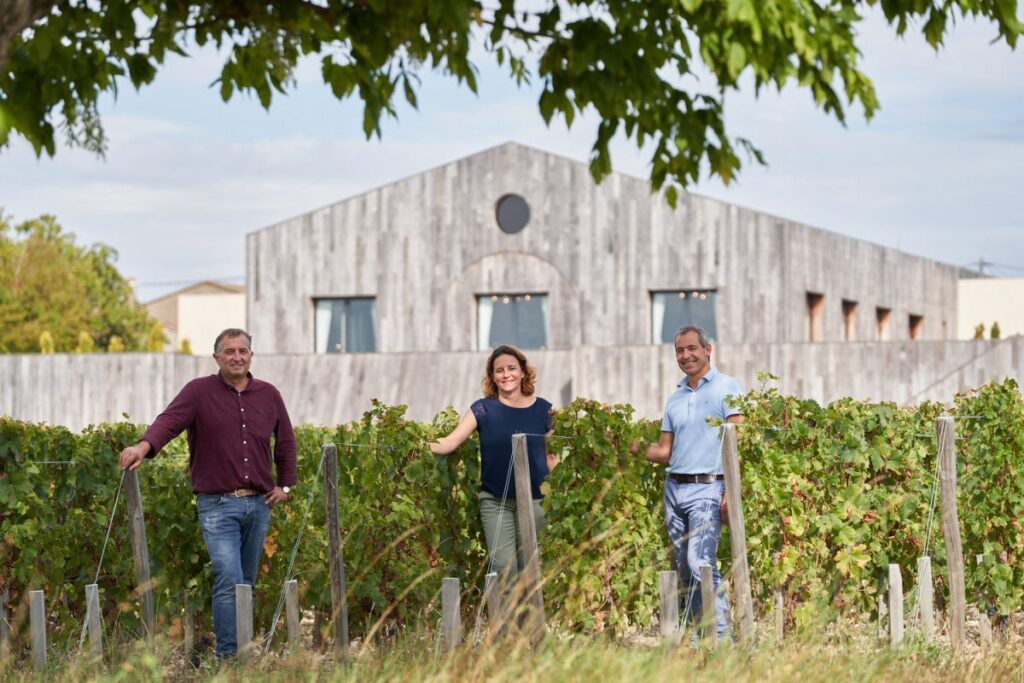 Caroline Artaud dans les vignes du château clerc milon animera une masterclass à Bordeaux Tasting