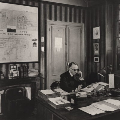 Jean Latour dans son bureau, rue des Tonneliers, au début du XXe siècle