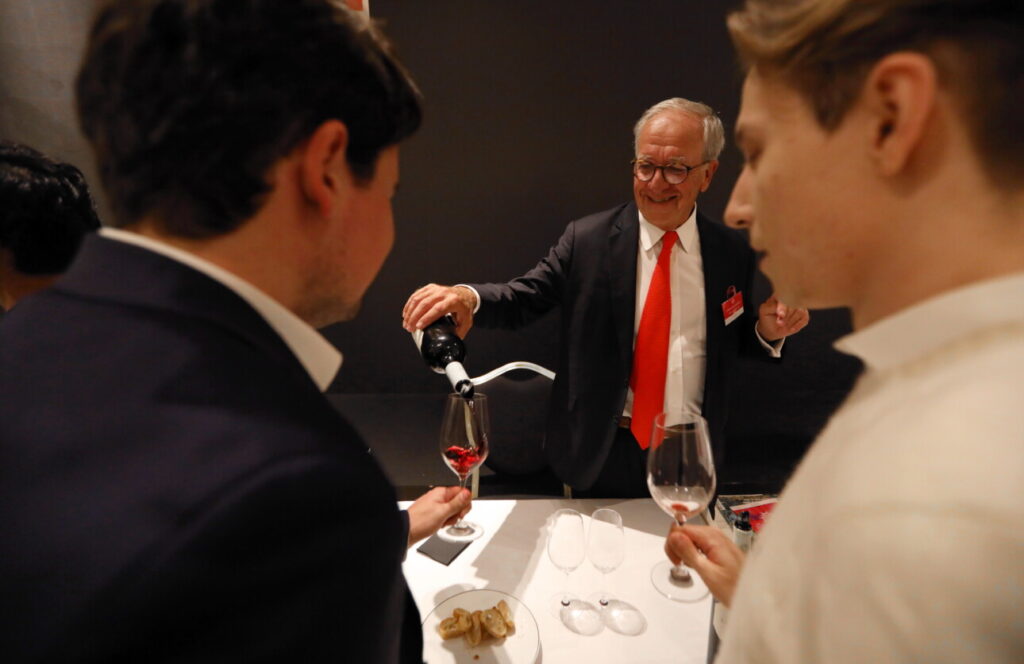 Service vin de Pomerol par une proriété